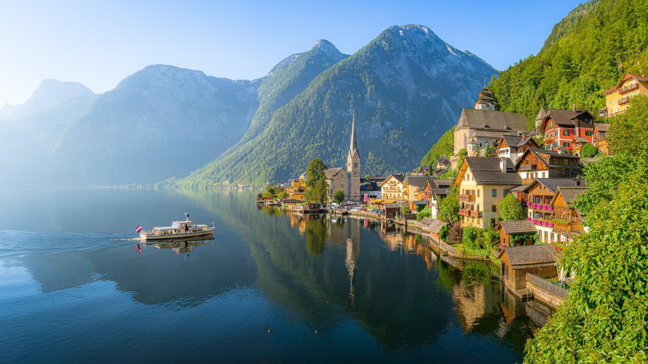 Gruppenreisen nach Hallstatt - bezaubernder Ort am Bergsee