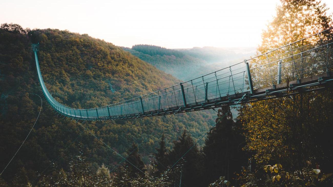 Gruppenreisen nach Rheinland-Pfalz - Hängeseilbrücke Geierlay entdecken