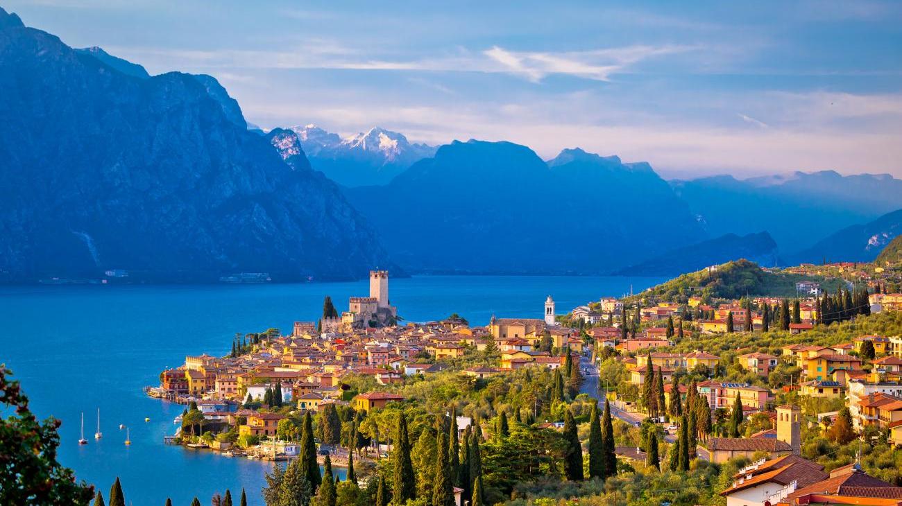 Gruppenreisen zum Gardasee inmitten malerischer Landschaft