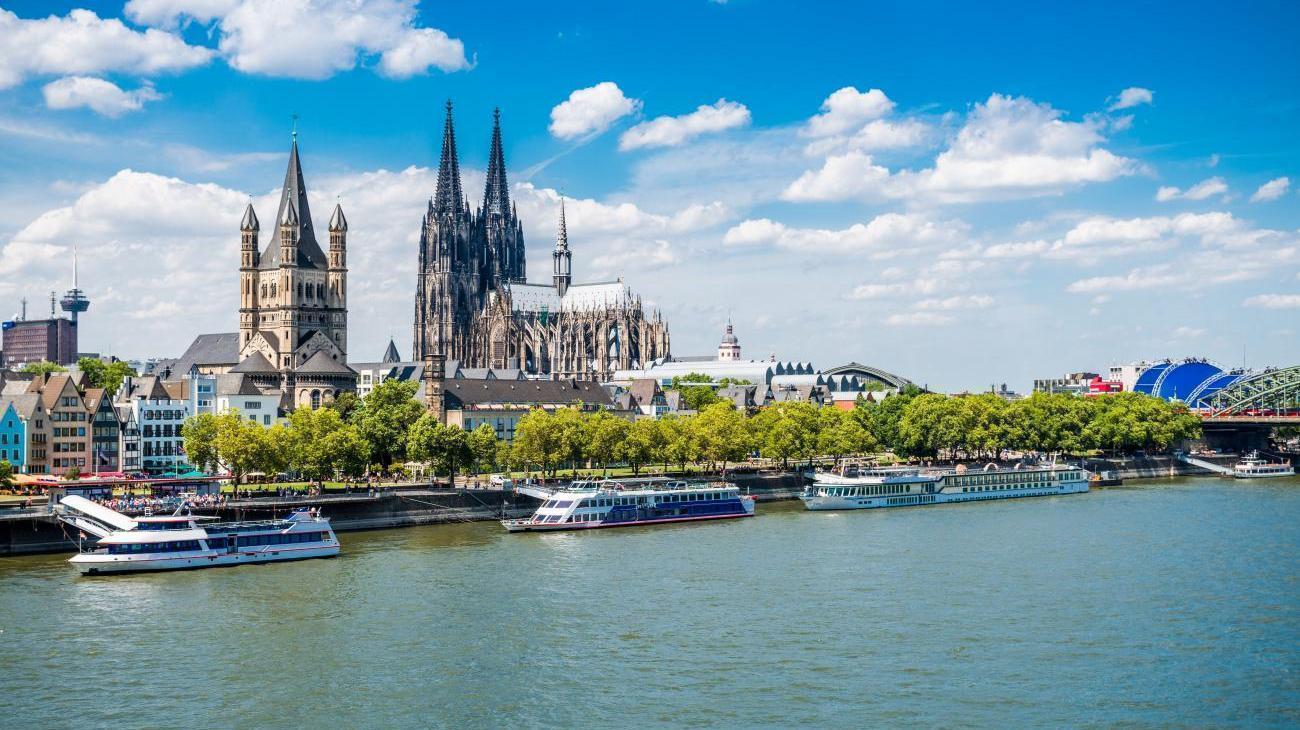 Kölntourist Personenschiffahrt am Dom